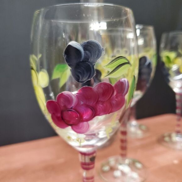 Vintage Home Essentials Hand Painted Grapes Glass Decanter and Wine Glass Set - Picture 8 of 12